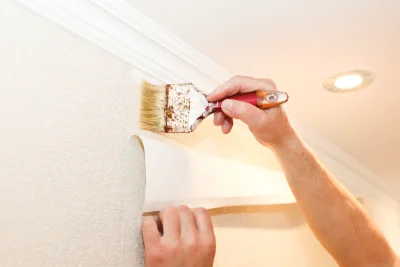Pose de papier peint à Péret — revêtements muraux et toiles de verre
